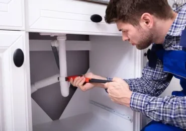 plumbers-in-sherman oaks-ca-repairing-bathroom-plumbing